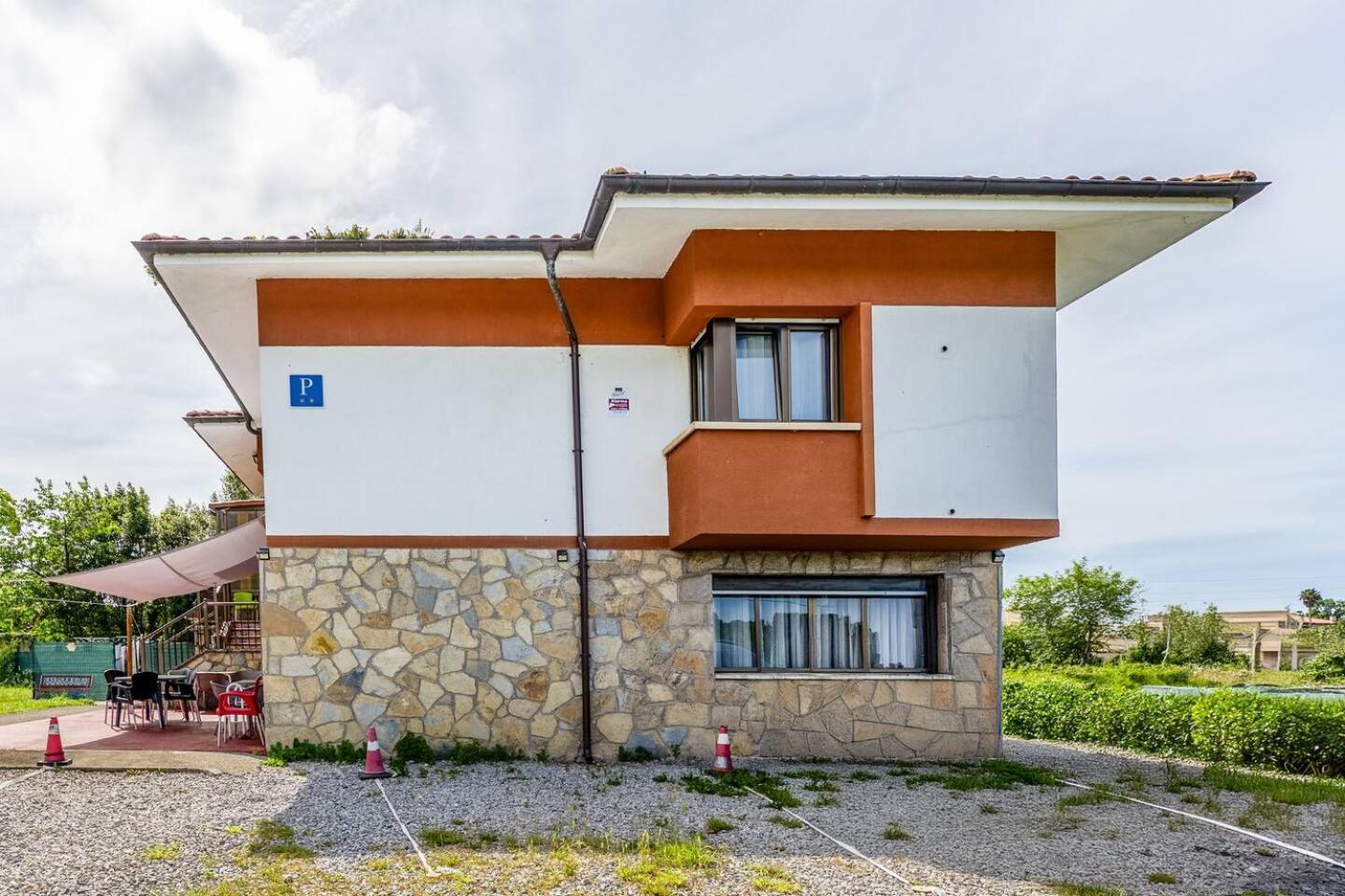 Family House Gijon Villa Luaran gambar